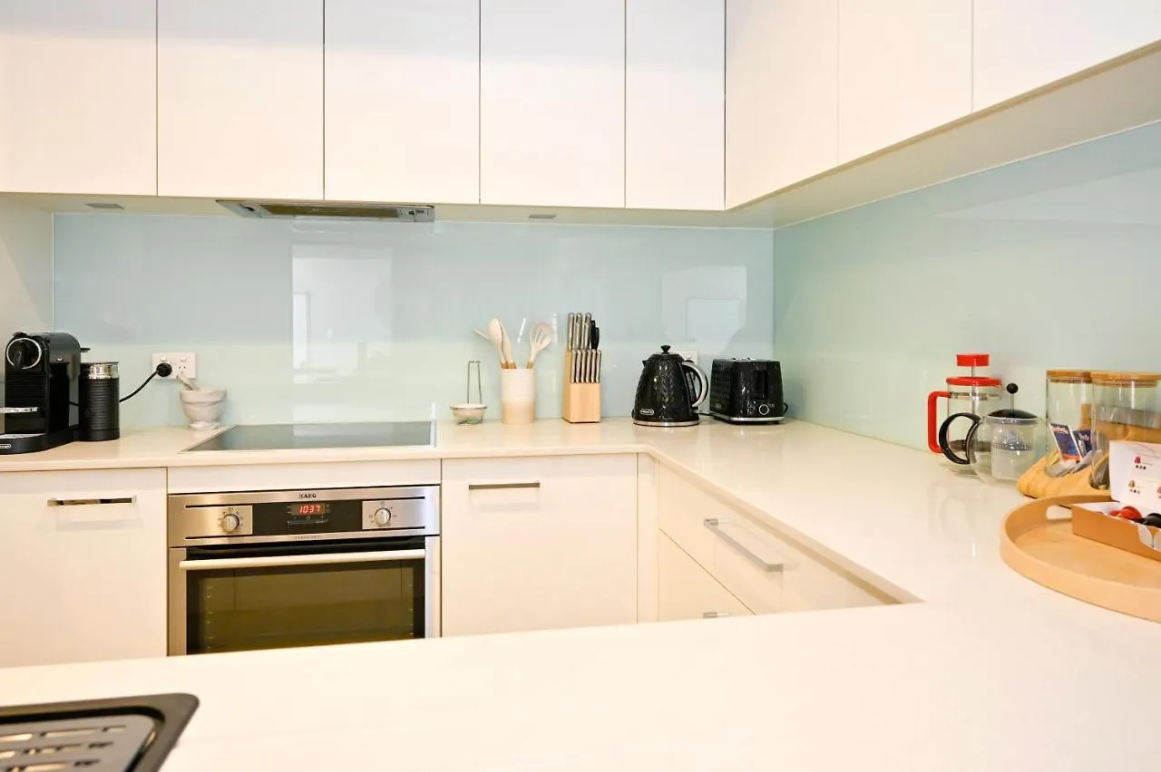Stylish 2 B/R Apartment - 4 Guests, Garage Zc5 アレクサンドラ・ヘッドランド オーストラリア