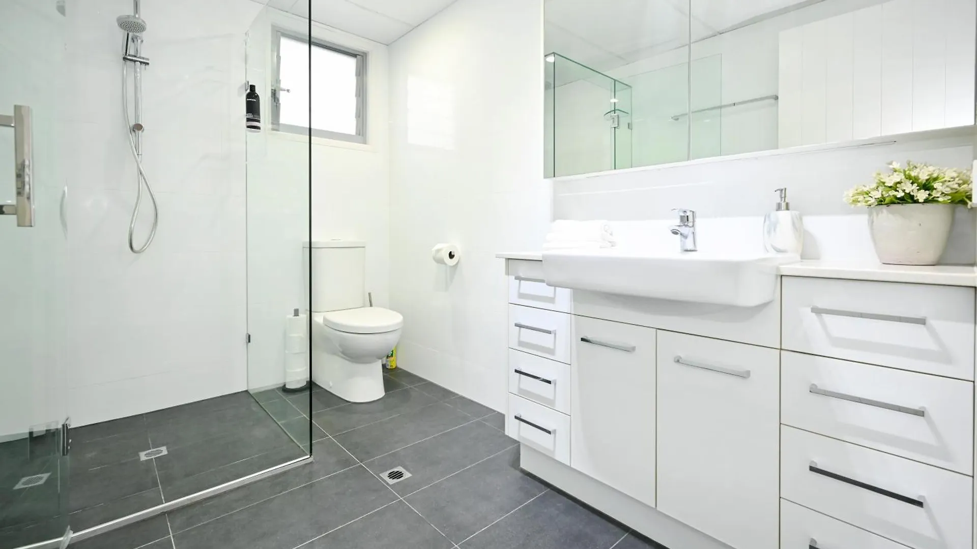 Stylish 2 B/R Apartment - 4 Guests, Garage Zc5 アレクサンドラ・ヘッドランド オーストラリア
